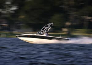How to Choose Between a Ski Boat Rental and a Pontoon Rental